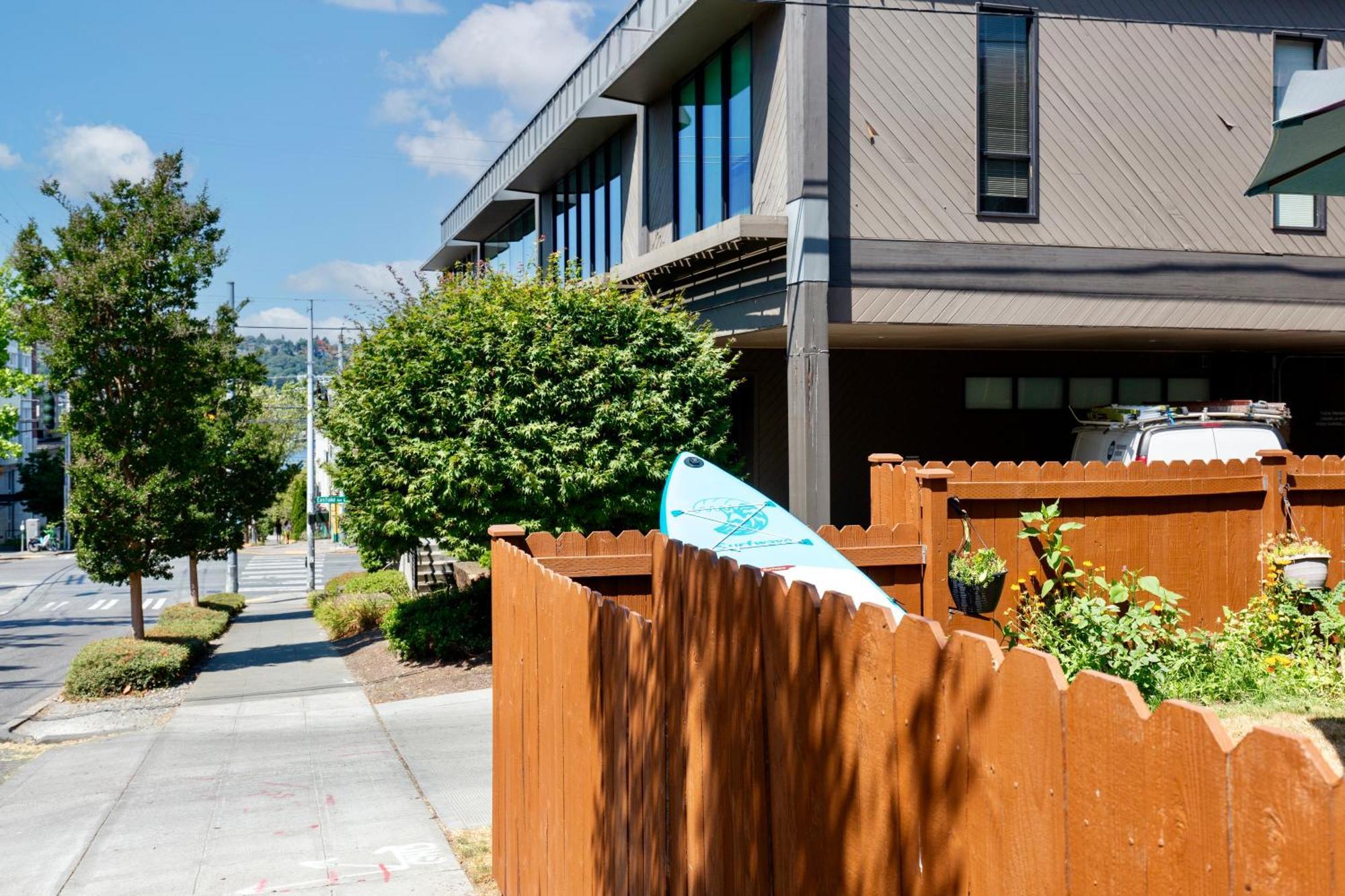 Vintage 3 Bedroom Home In Prime Eastlake Seattle With Private Parking Exteriör bild