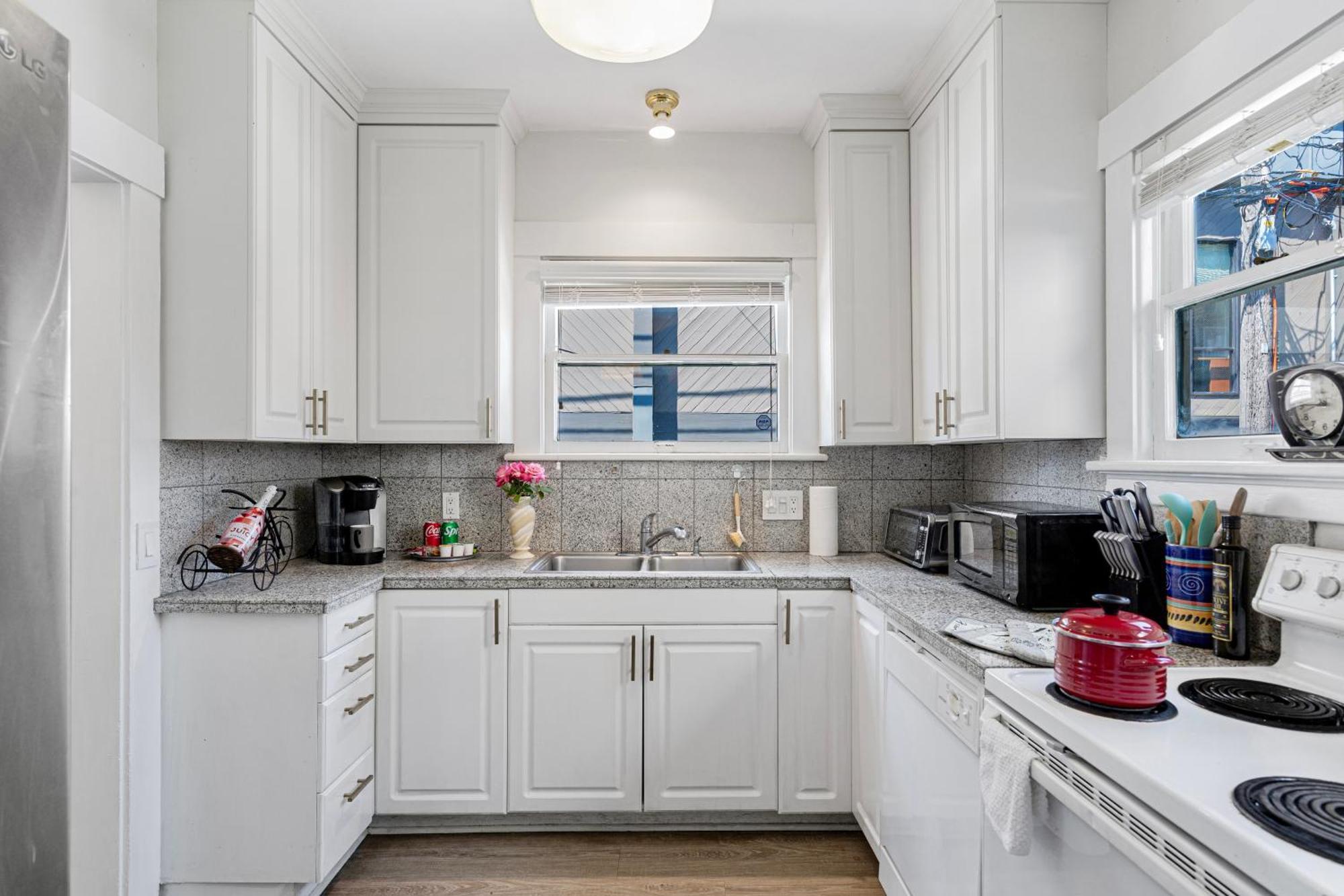 Vintage 3 Bedroom Home In Prime Eastlake Seattle With Private Parking Exteriör bild