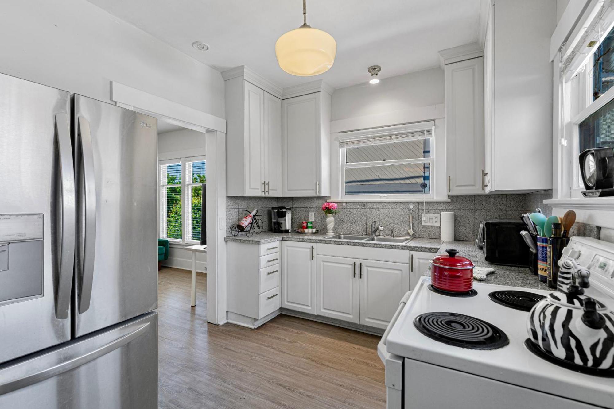 Vintage 3 Bedroom Home In Prime Eastlake Seattle With Private Parking Exteriör bild