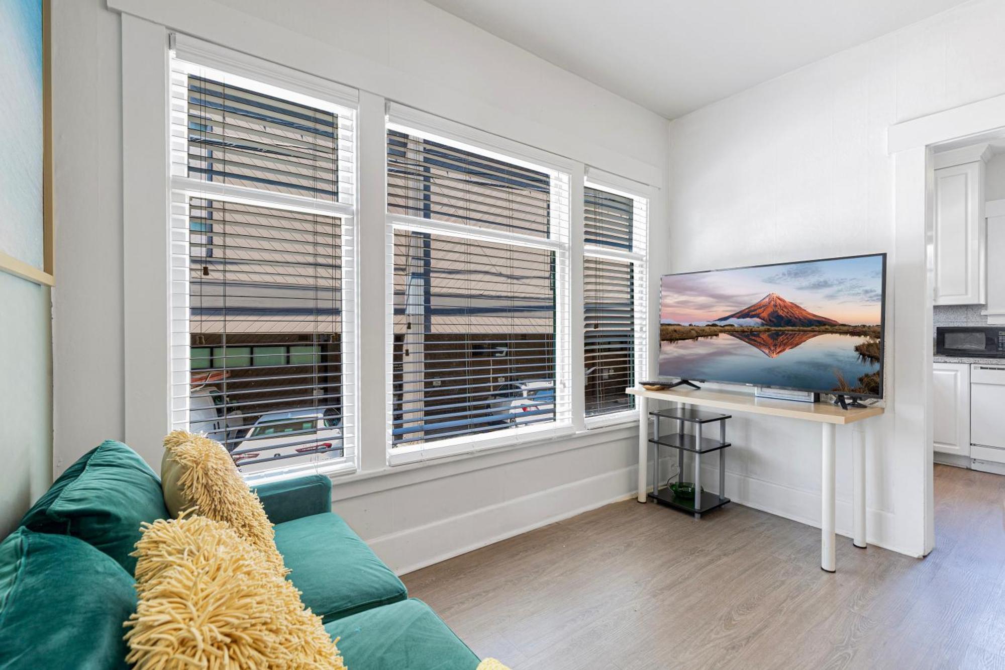 Vintage 3 Bedroom Home In Prime Eastlake Seattle With Private Parking Exteriör bild