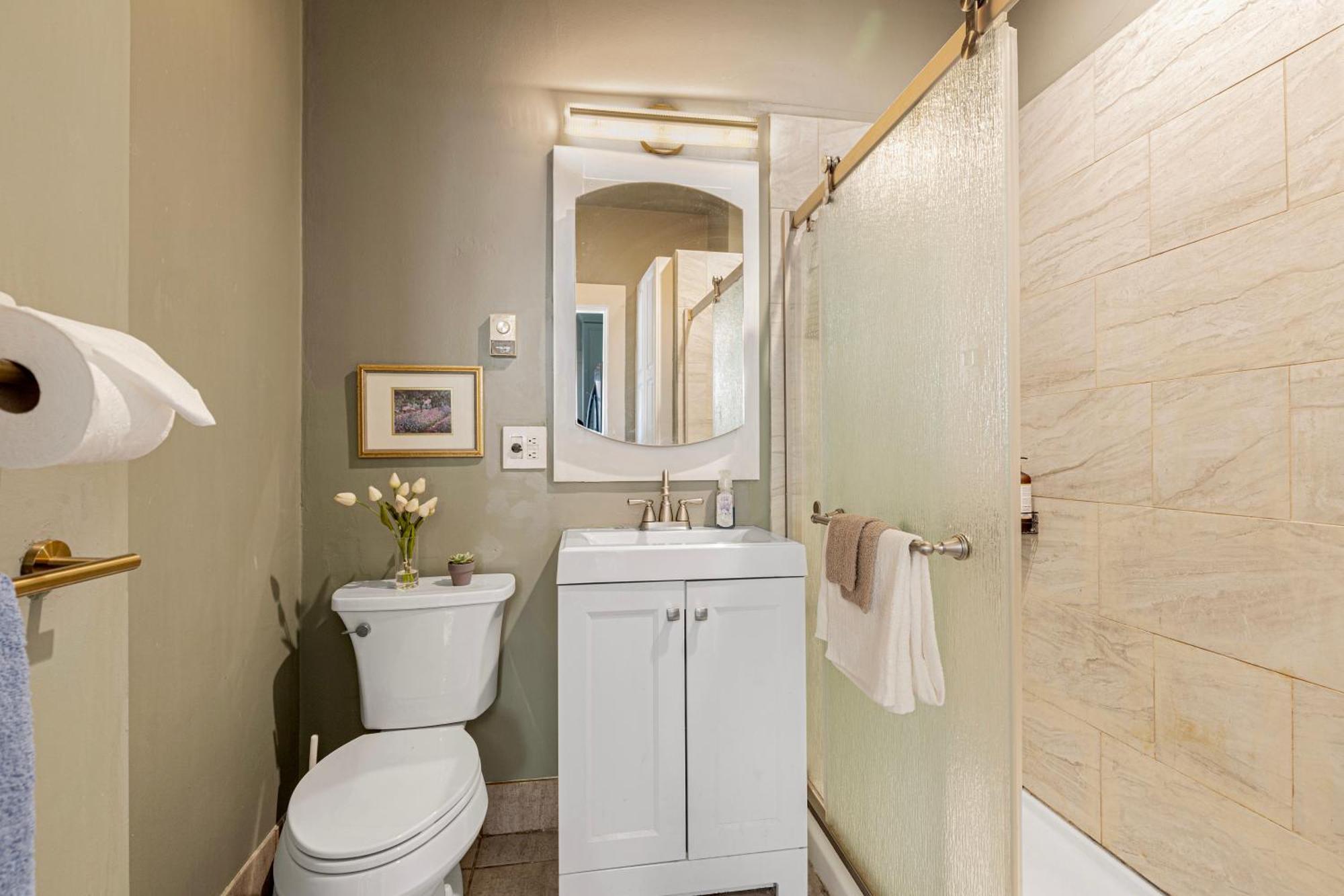 Vintage 3 Bedroom Home In Prime Eastlake Seattle With Private Parking Exteriör bild